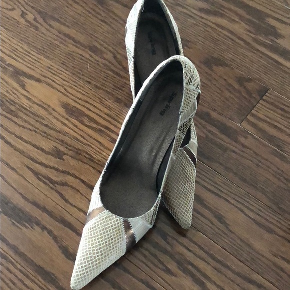 Spring stilettos, barely warn - Picture 1 of 4